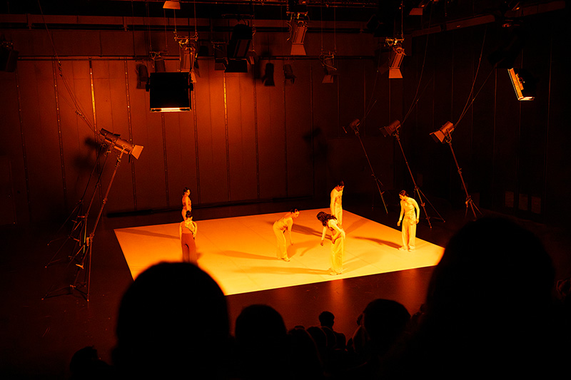 Photographie d'une scène de danse