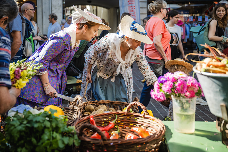 Photographie d'un étal de marché aux légumes